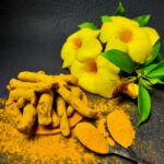Fresh turmeric roots and ground turmeric powder symbolizing curcumin supplements with anti-inflammatory and antioxidant health benefits.